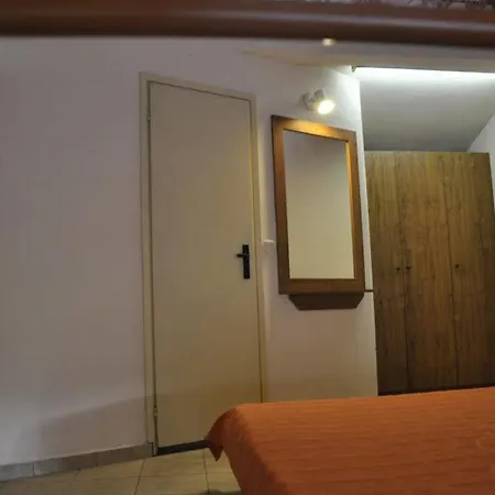 Shopen Mezonet Apartment